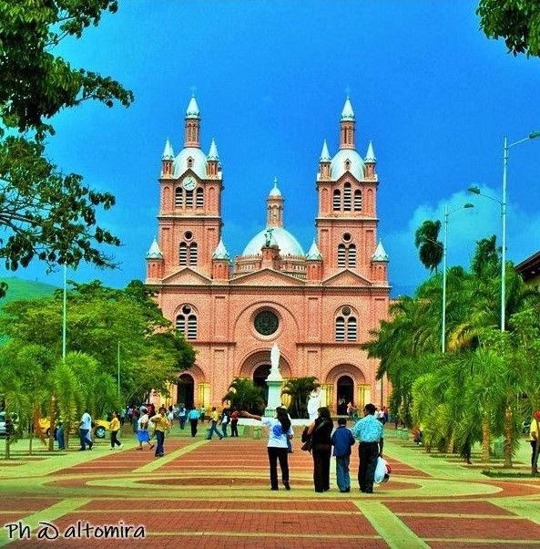 Basilica-del-Señor-de-los-Milagros-en-Buga