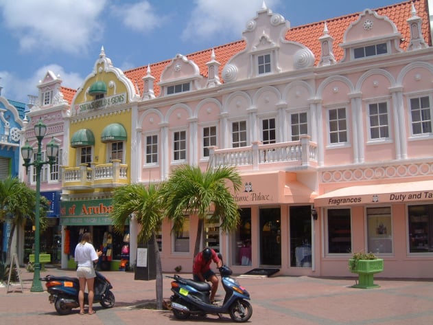 planes y viajes internacionales Aruba desde Medellinuba