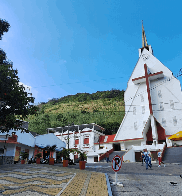Tour a Cisneros